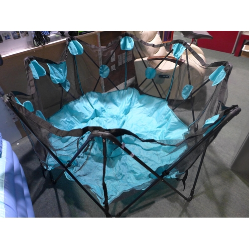 3020 - Folding play pen