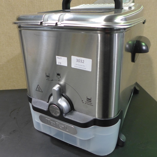 3032 - Tefal Fryer  - FR804140              (278-345)  * This lot is subject to vat