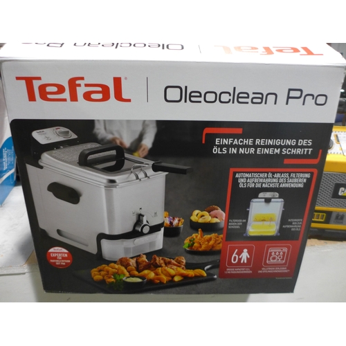 3032 - Tefal Fryer  - FR804140              (278-345)  * This lot is subject to vat