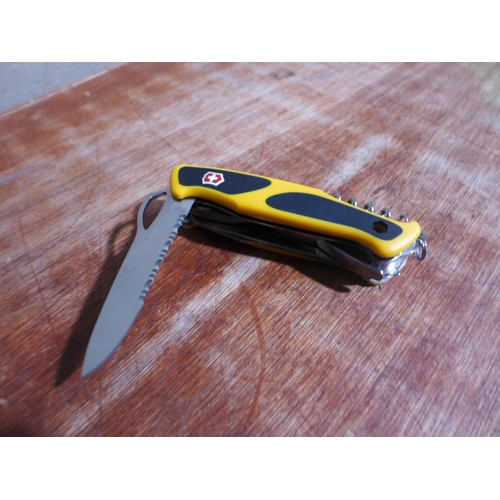 3079 - Victorinox multi tool Swiss knife