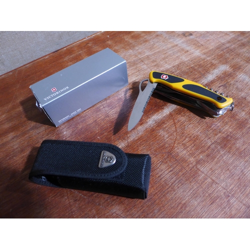 3080 - Victorinox multi tool Swiss knife