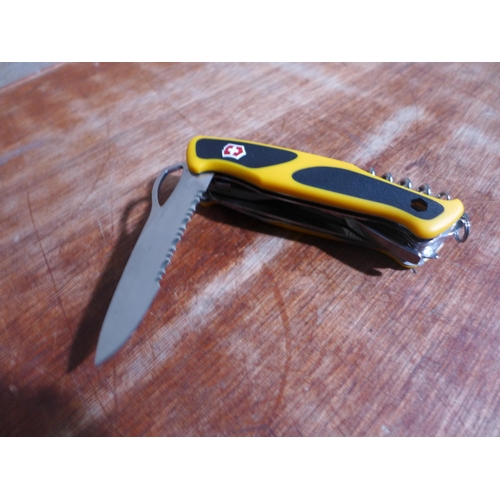 3080 - Victorinox multi tool Swiss knife