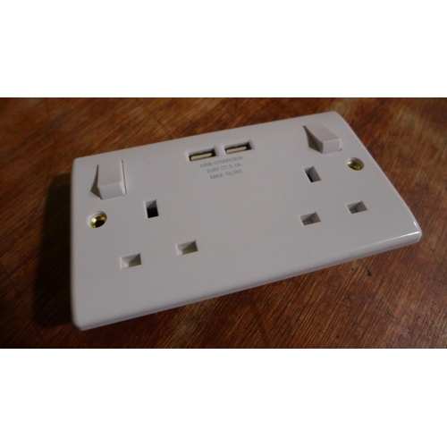 3104 - masterplug Bg Twin Usb Sockets 2Pk  (278-480)  * This lot is subject to vat