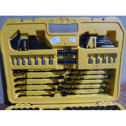 3115 - Dewalt Mechanics Set 184P(277-44 ) * This lot is subject to vat