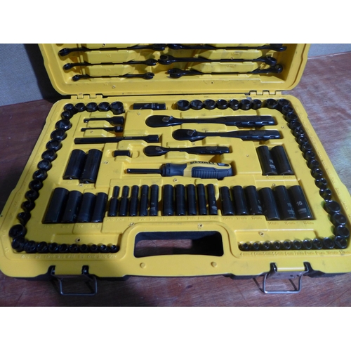 3115 - Dewalt Mechanics Set 184P(277-44 ) * This lot is subject to vat