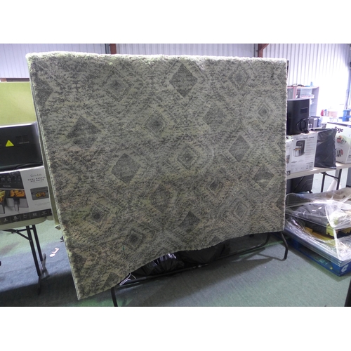 3321 - House Area Rug   6' 6