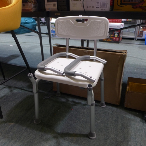3324 - A Shower Aid chair