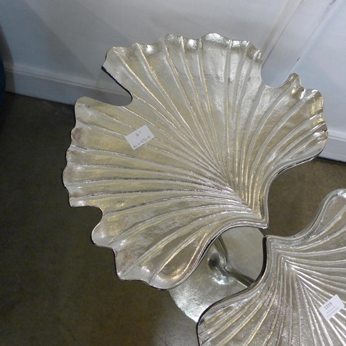 1319 - A silver ginko leaf table