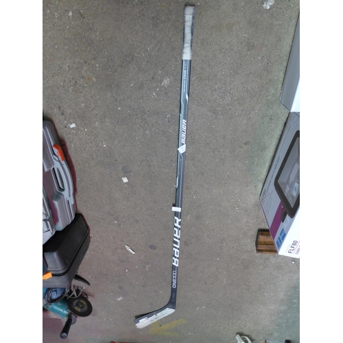 2189 - Bauer one100 ice hockey stick