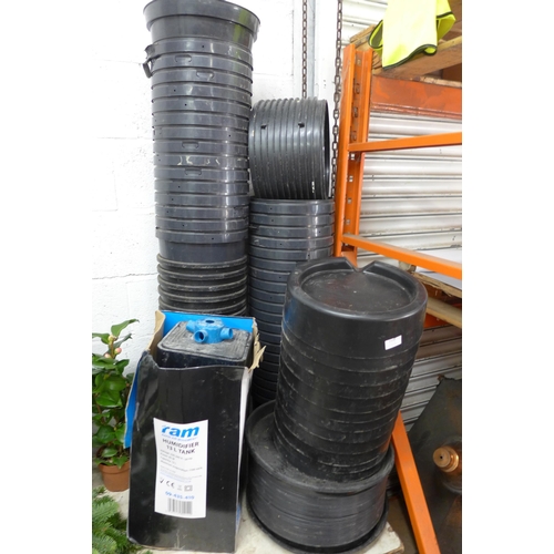 2330 - Hydroponic watering system and plant pots, irrigation trays etc.