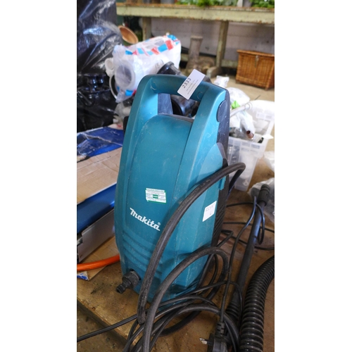 2333 - Makita jetwash and Titan Wet and Dry vacuum