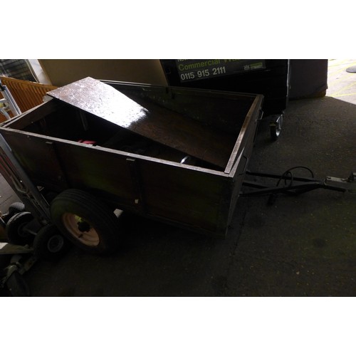 2338 - Trailer, size 3ft x 4ft with trailer board, all electrics are in good condition