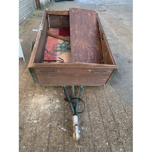 2338 - Trailer, size 3ft x 4ft with trailer board, all electrics are in good condition