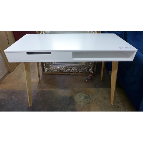 1369 - A Dimley desk