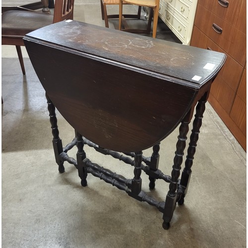 130 - An early 20th Century oak bobbin turned spider leg Sutherland table