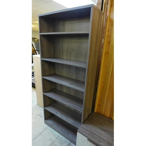 1518 - A Landale media unit with three bookcases