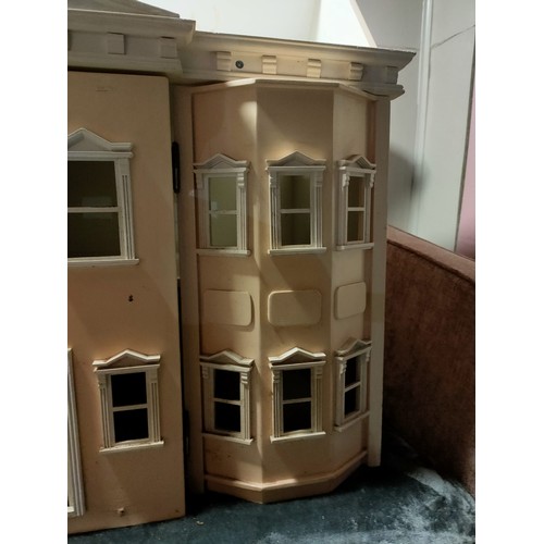 2140 - Dolls house and furniture