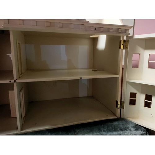 2140 - Dolls house and furniture