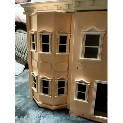 2140 - Dolls house and furniture