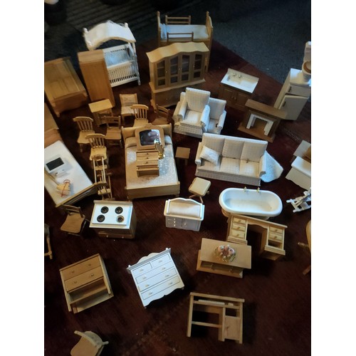 2140 - Dolls house and furniture