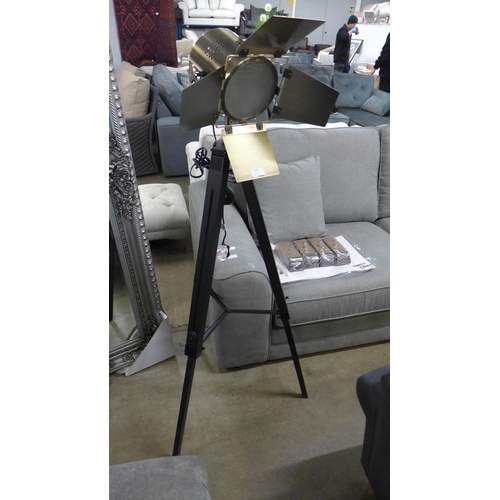 1381 - A Hereford black wood and brass tripod floor lamp (3205062)   #