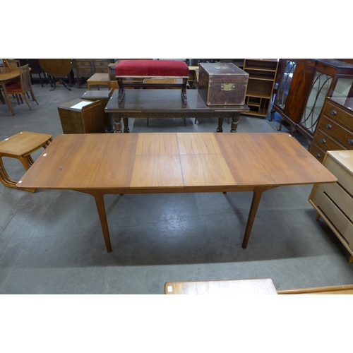 15 - A McIntosh teak T3 extending dining table