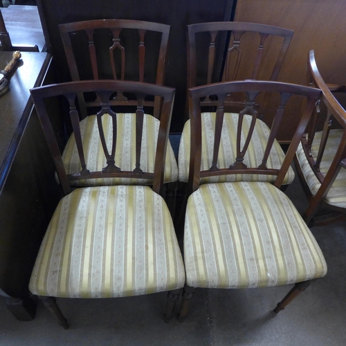 214 - A Regency style mahogany pedestal dining table and eight chairs