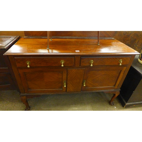 222 - A carved oak barleytwist gramophone cabinet, an early 20th Century mahogany sideboard, a walnut sing... 