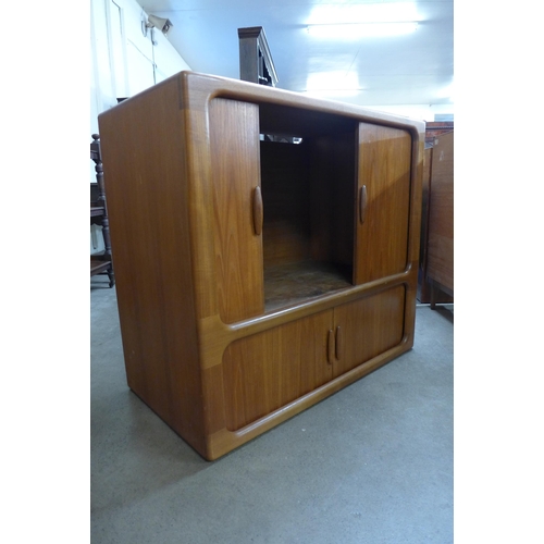 52 - A Danish Dyrlund teak media cabinet