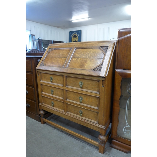 95 - An early 20th Century oak bureau