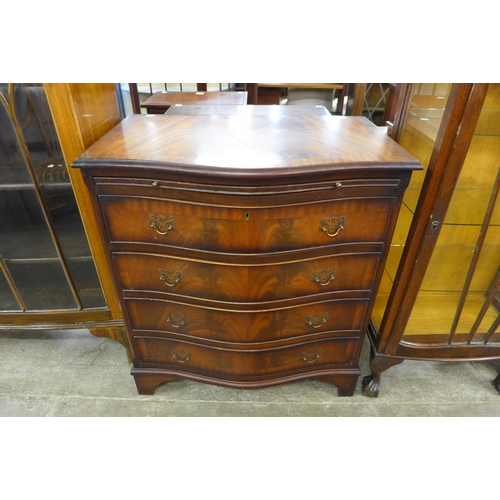 98 - A George III mahogany serpentine chest of drawers, with brushing slide