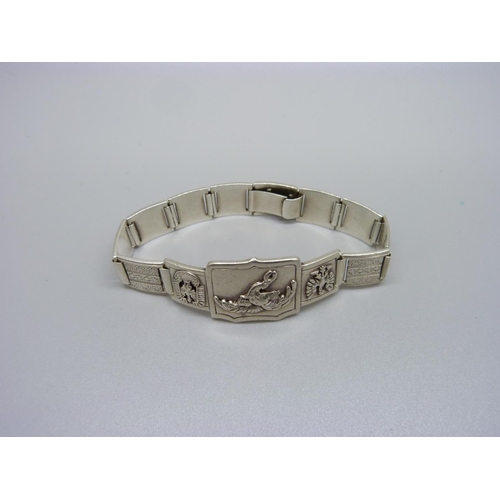 1025 - A white metal bracelet, 41g