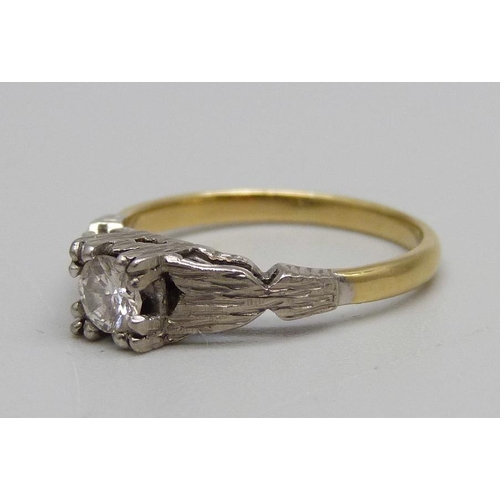 1039 - An 18ct gold diamond solitaire ring, 3.2g, M