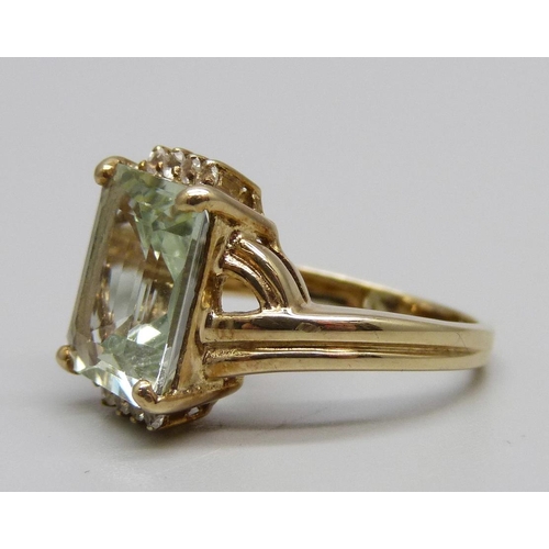 1047 - A 9ct gold, green amethyst and white sapphire ring, 4.8g, O