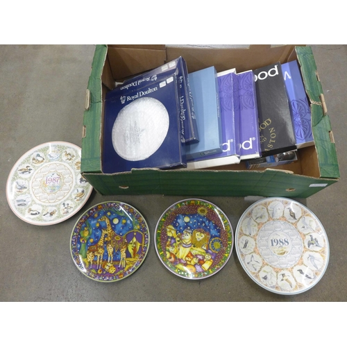 1072 - A collection of Royal Doulton and Wedgwood collectors plates **PLEASE NOTE THIS LOT IS NOT ELIGIBLE ... 