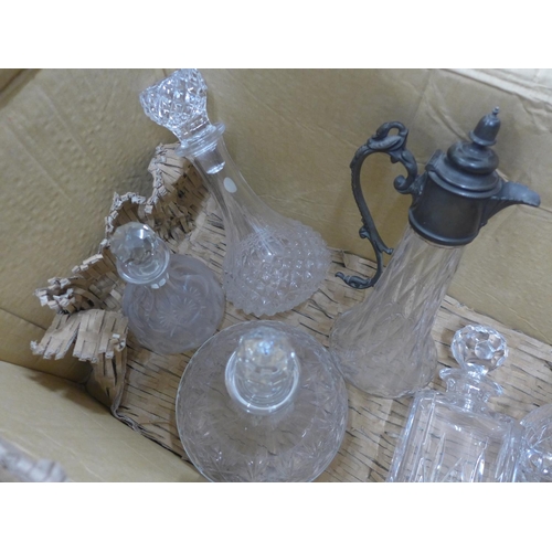 1082 - A collection of crystal decanters **PLEASE NOTE THIS LOT IS NOT ELIGIBLE FOR POSTING AND PACKING**