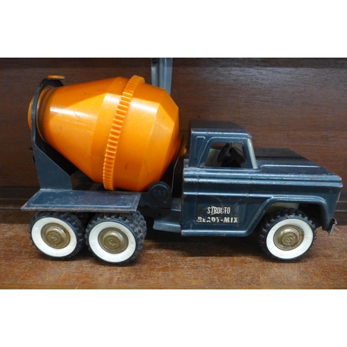 658 - A Structo tin plate mixer truck