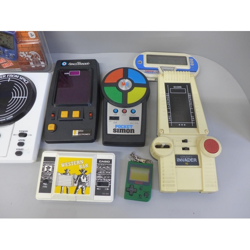 683 - A collection of electronic games including Space Invaders, Donkey Kong Hockey and Pocket Simon