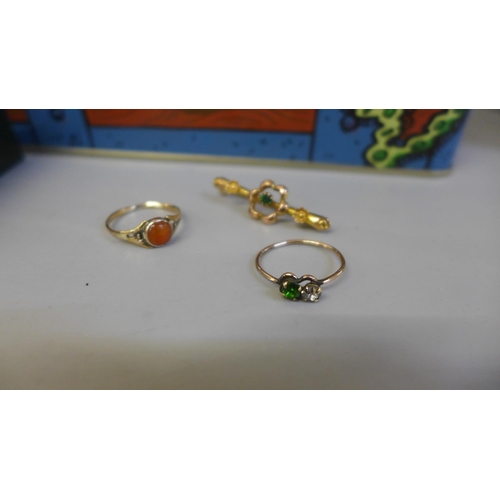 690 - Costume jewellery including jewellery boxes, and 3g of 9ct and 10ct gold