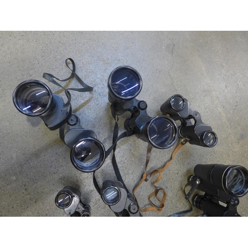 722 - Eight pairs of binoculars including six cased