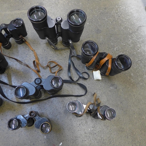 722 - Eight pairs of binoculars including six cased