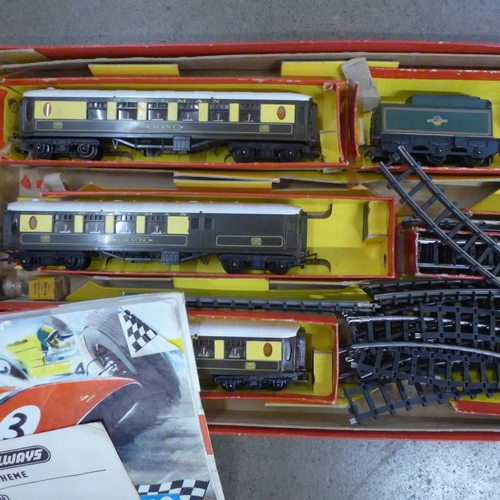 756 - A Tri-ang Model RS.3 railway set