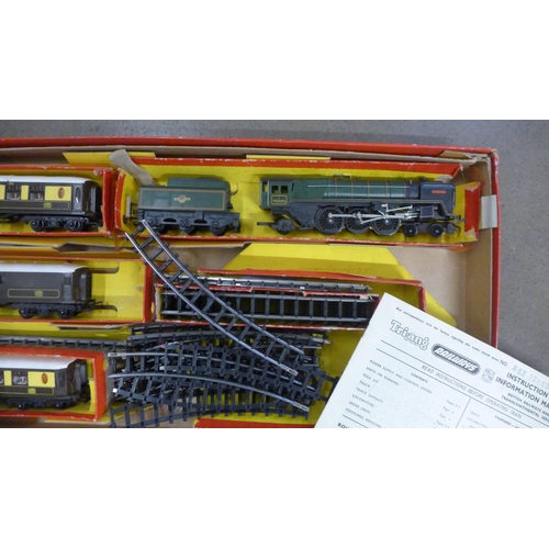 756 - A Tri-ang Model RS.3 railway set