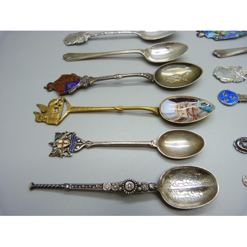 806 - Silver souvenir spoons, 242g