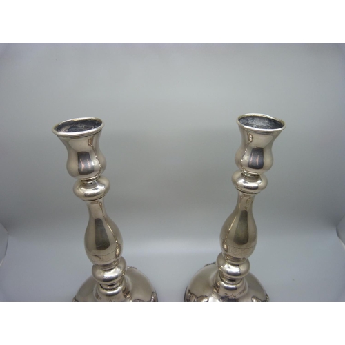 815 - A pair of continental silver candlesticks, marked 750, 270g