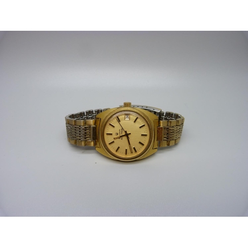 826 - A gold plated Bulova Accutron wristwatch, boxed with outer box