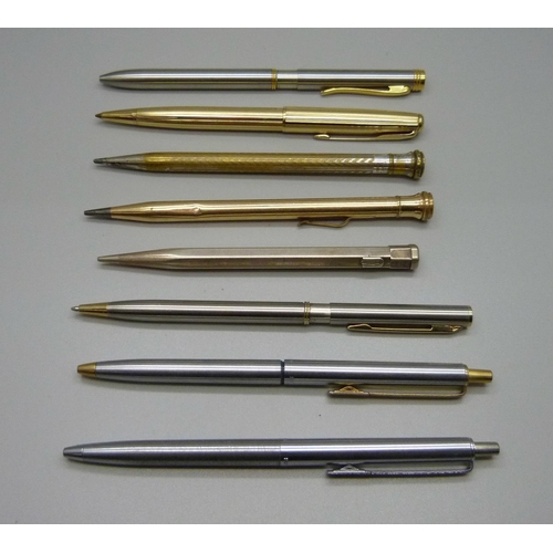 842 - Two Papermate pens, four propelling pencils including gold filled and a Parker Sonnet ballpoint pen