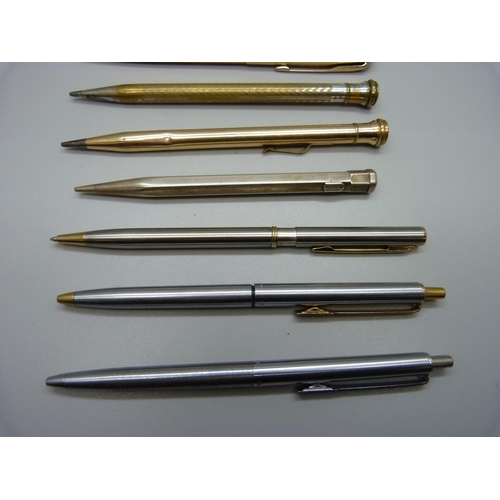 842 - Two Papermate pens, four propelling pencils including gold filled and a Parker Sonnet ballpoint pen