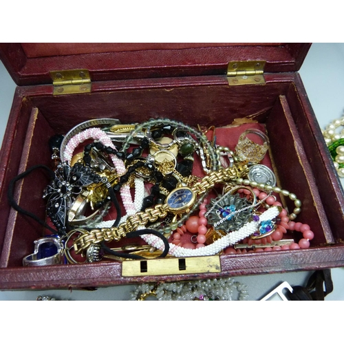 852 - Costume jewellery and gemstone pendants in a vintage jewellery box