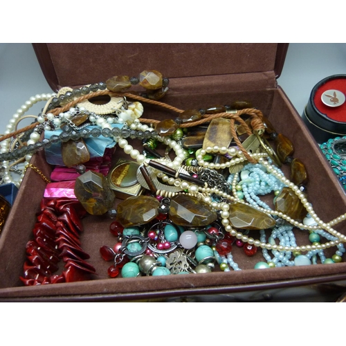 863 - A box of costume jewellery, cufflinks and a Hollywood pill box, plus three gemstones, ruby, sapphire... 